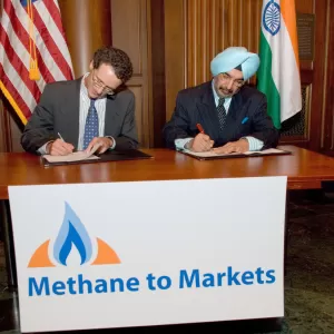 U.S. and India officials signing the MOU between the U.S. and India in support of the Methane to Markets Partnership, 2007.